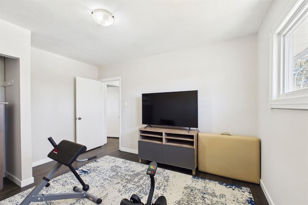 7411 21 Se, Calgary, AB - Indoor
