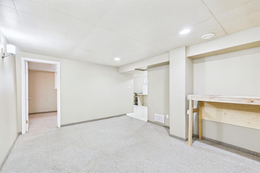 7411 21 Se, Calgary, AB - Indoor