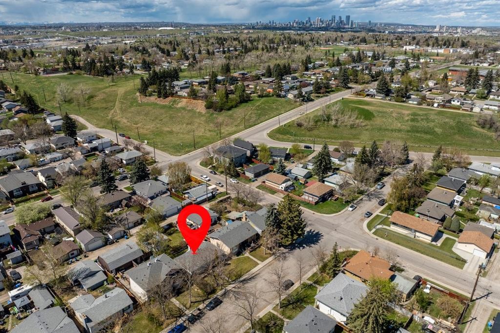 7411 21 Se, Calgary, AB - Outdoor With View