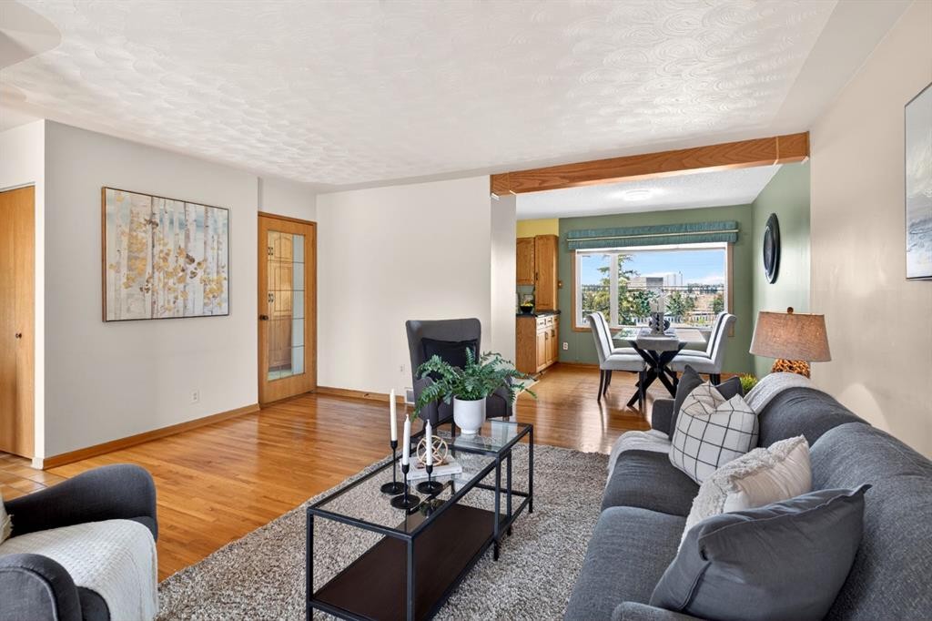 59 Fairview Drive Se, Calgary, AB - Indoor Photo Showing Living Room