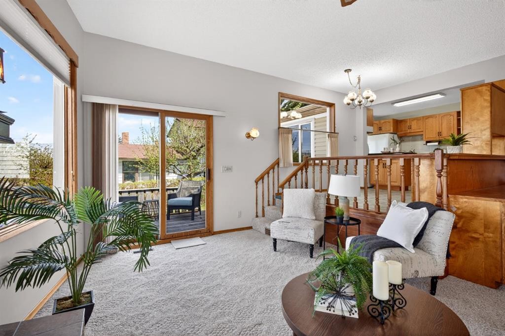59 Fairview Drive Se, Calgary, AB - Indoor Photo Showing Living Room