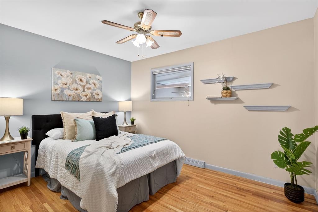 59 Fairview Drive Se, Calgary, AB - Indoor Photo Showing Bedroom