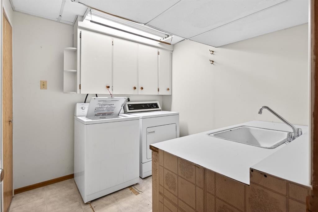 59 Fairview Drive Se, Calgary, AB - Indoor Photo Showing Laundry Room