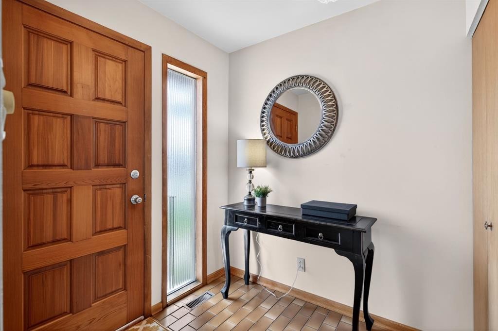 59 Fairview Drive Se, Calgary, AB - Indoor Photo Showing Other Room