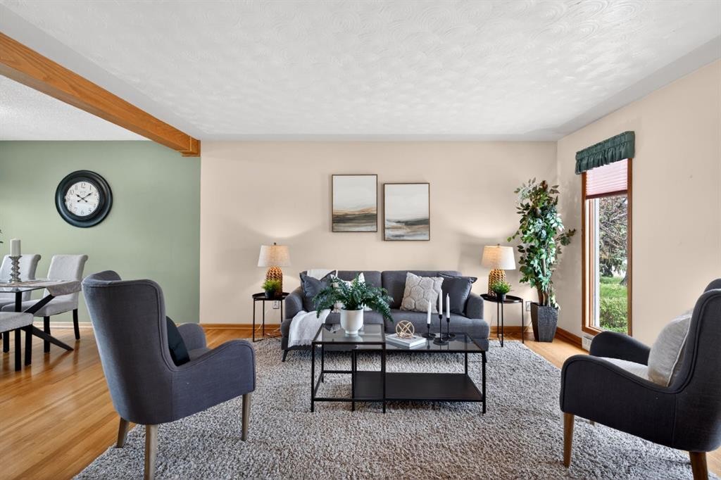 59 Fairview Drive Se, Calgary, AB - Indoor Photo Showing Living Room