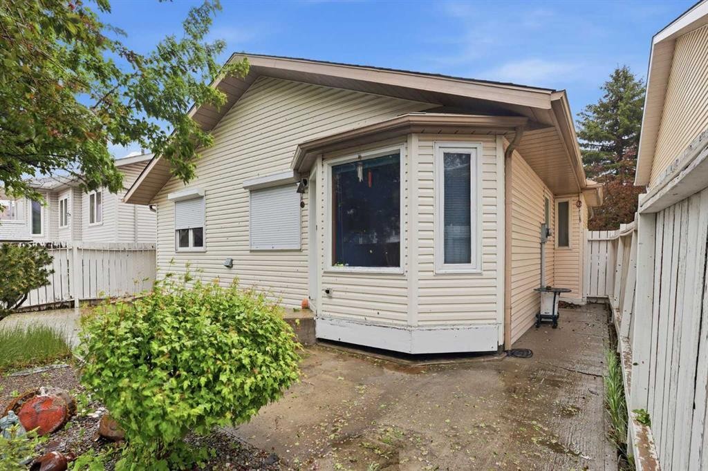 866 Applewood Drive Se, Calgary, AB