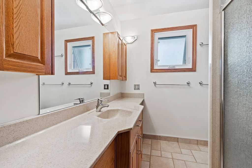 652 Dalmeny Hill Nw, Calgary, AB - Indoor Photo Showing Bathroom