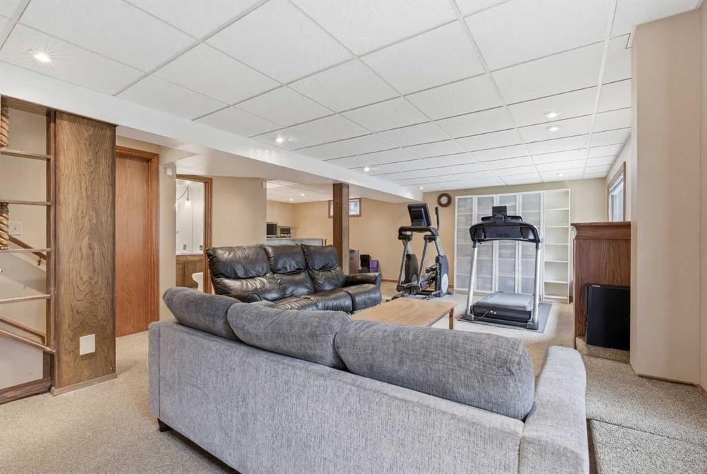 652 Dalmeny Hill Nw, Calgary, AB - Indoor