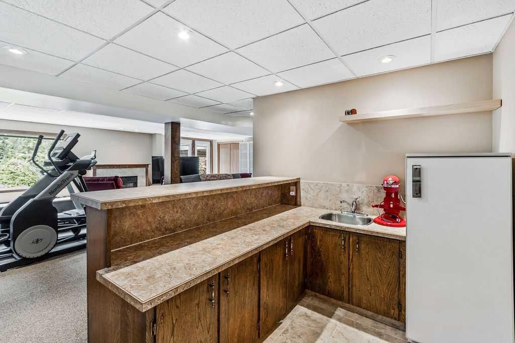 652 Dalmeny Hill Nw, Calgary, AB - Indoor Photo Showing Other Room