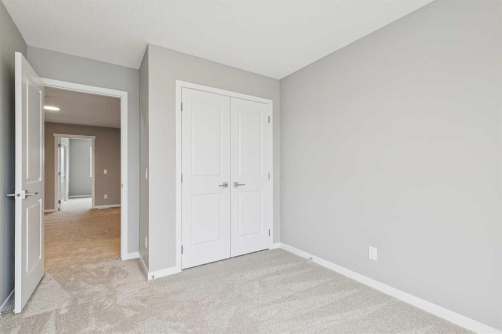75 Hotchkiss Way Se, Calgary, AB - Indoor Photo Showing Other Room
