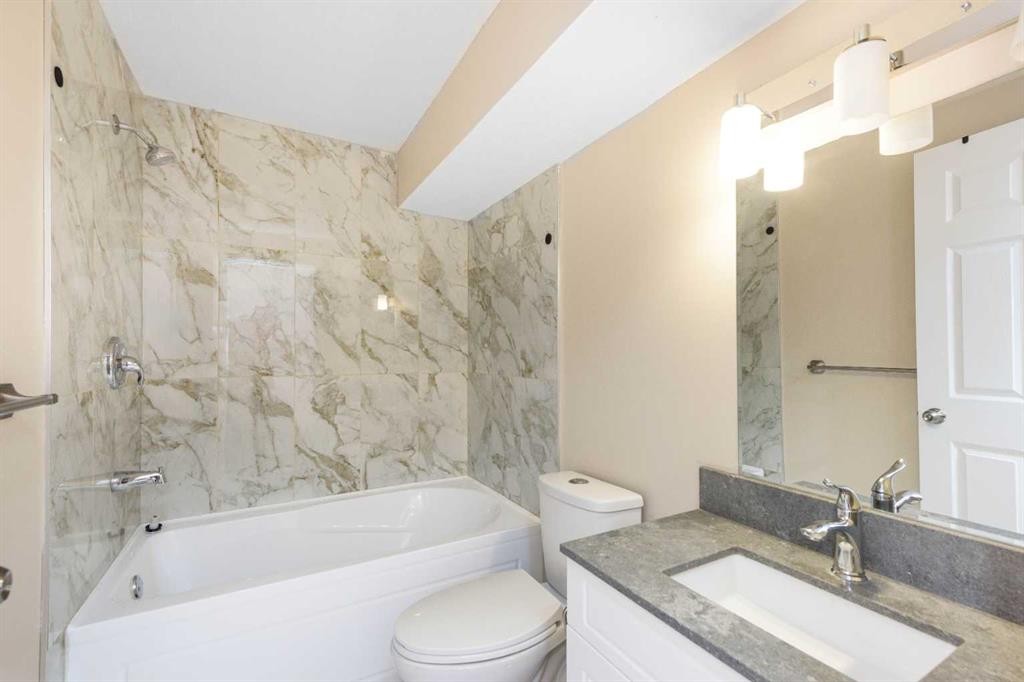 28 Cityscape Gardens Ne, Calgary, AB - Indoor Photo Showing Bathroom