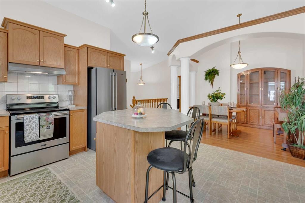 104 Whispering Way, Vulcan, AB - Indoor Photo Showing Kitchen