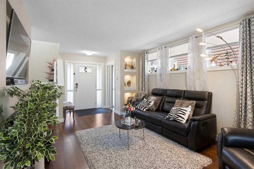 1492 Legacy Circle Se, Calgary, AB - Indoor Photo Showing Living Room