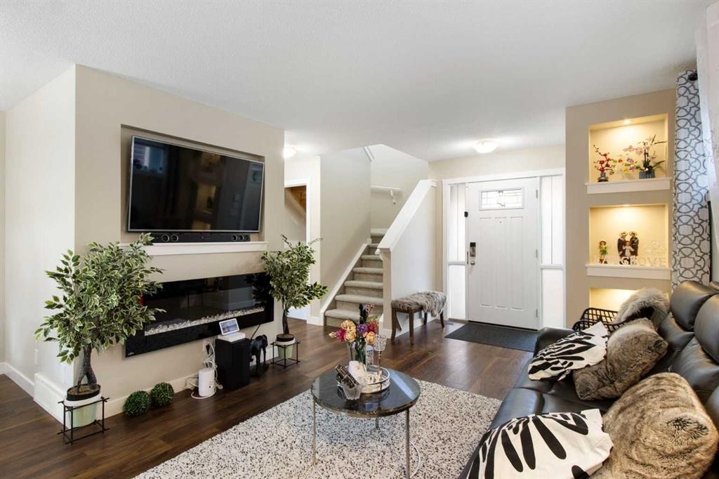 1492 Legacy Circle Se, Calgary, AB - Indoor Photo Showing Living Room