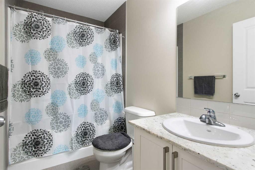 1492 Legacy Circle Se, Calgary, AB - Indoor Photo Showing Bathroom