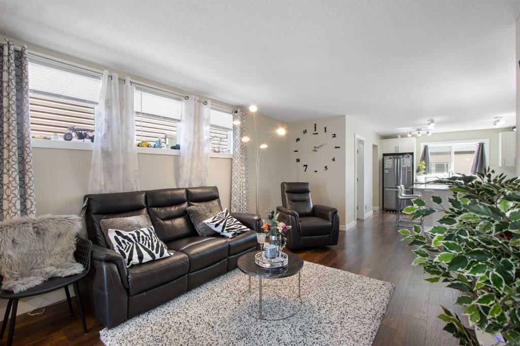 1492 Legacy Circle Se, Calgary, AB - Indoor Photo Showing Living Room