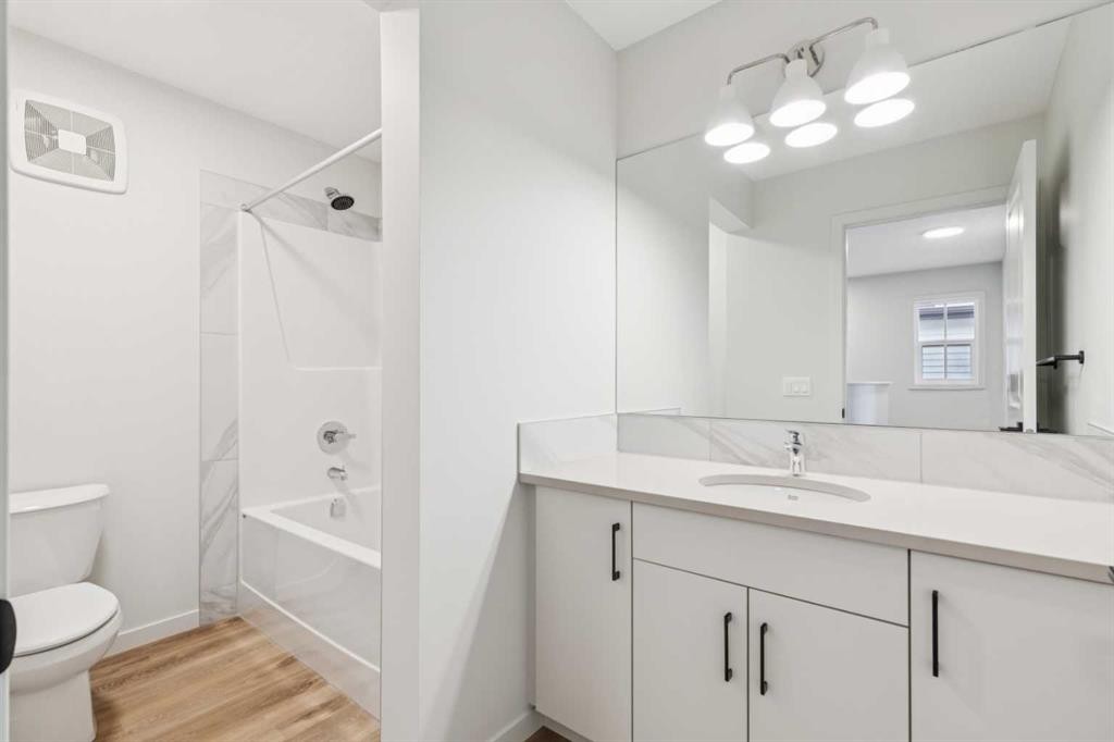 30 Bartlett Row Se, Calgary, AB - Indoor Photo Showing Bathroom
