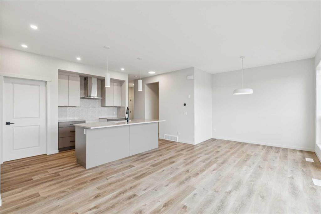 30 Bartlett Row Se, Calgary, AB - Indoor Photo Showing Kitchen