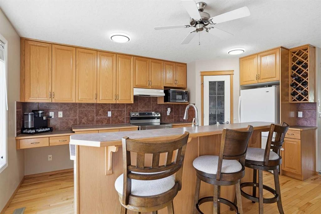 258 Cramond Circle Se, Calgary, AB - Indoor Photo Showing Kitchen