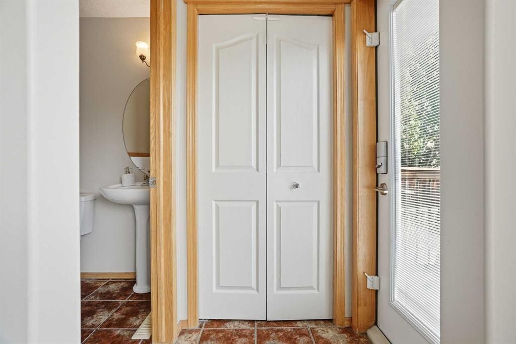 258 Cramond Circle Se, Calgary, AB - Indoor Photo Showing Other Room
