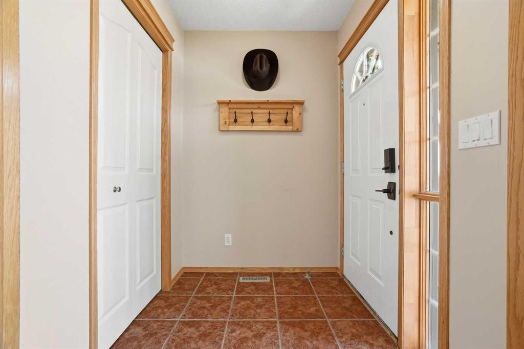 258 Cramond Circle Se, Calgary, AB - Indoor Photo Showing Other Room