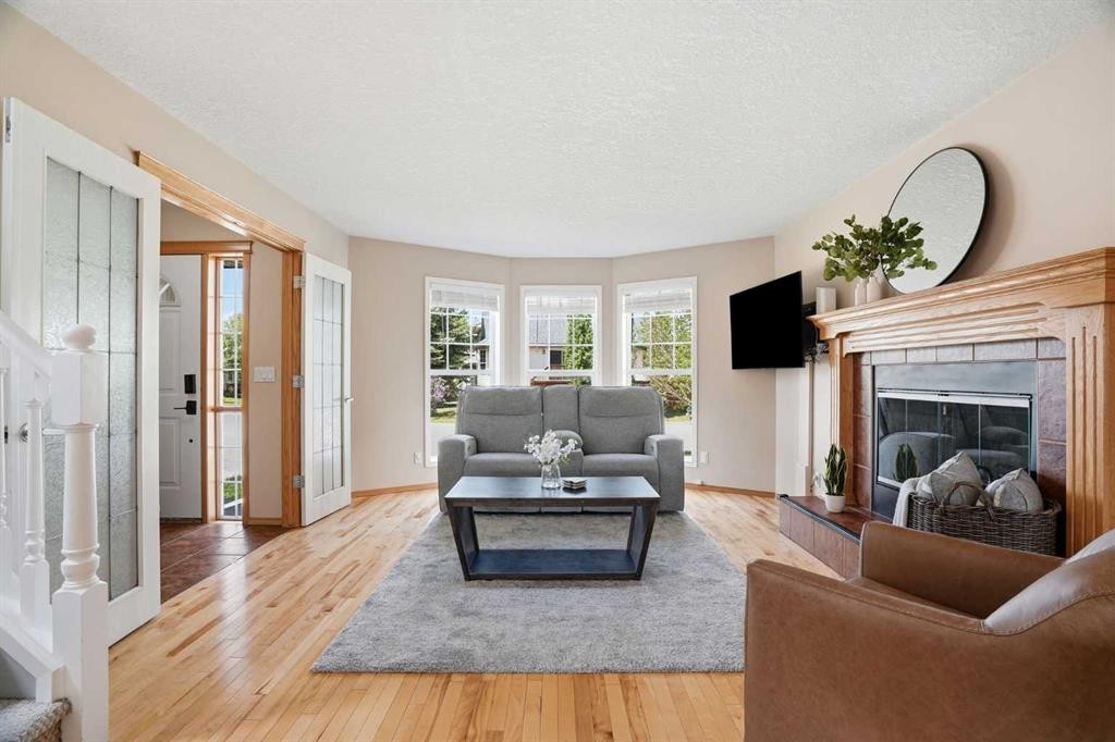 258 Cramond Circle Se, Calgary, AB - Indoor Photo Showing Living Room With Fireplace