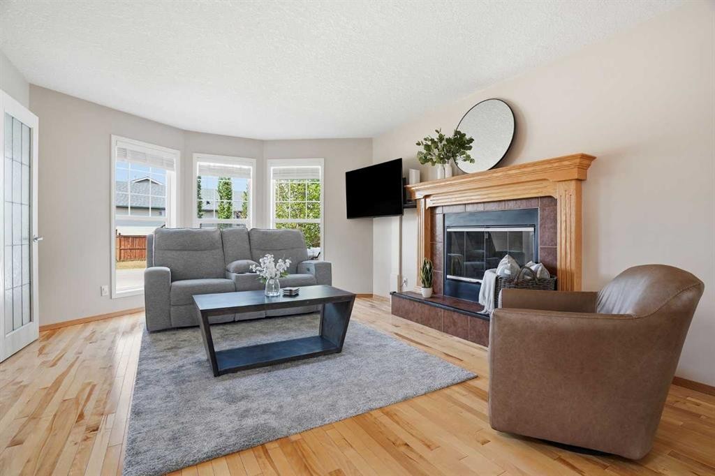 258 Cramond Circle Se, Calgary, AB - Indoor Photo Showing Living Room With Fireplace