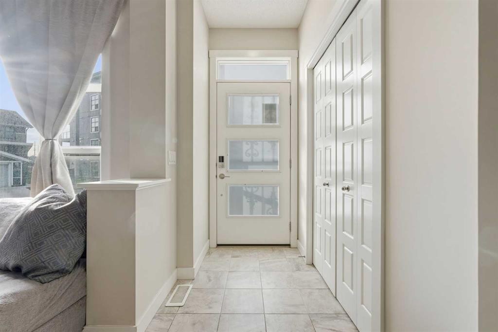 1071 Seton Circle Se, Calgary, AB - Indoor Photo Showing Other Room