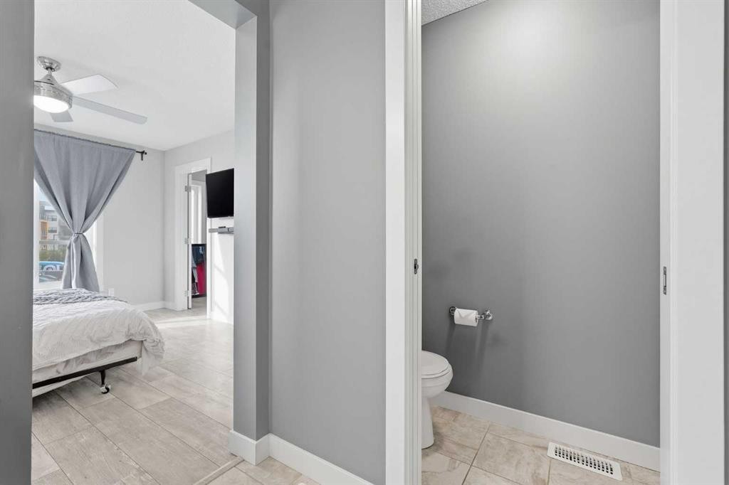 1071 Seton Circle Se, Calgary, AB - Indoor Photo Showing Bathroom