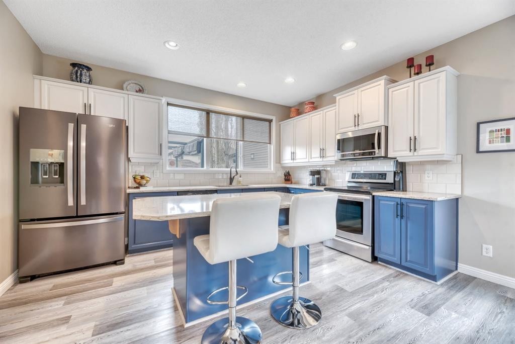250 Prestwick Close Se, Calgary, AB - Indoor Photo Showing Kitchen
