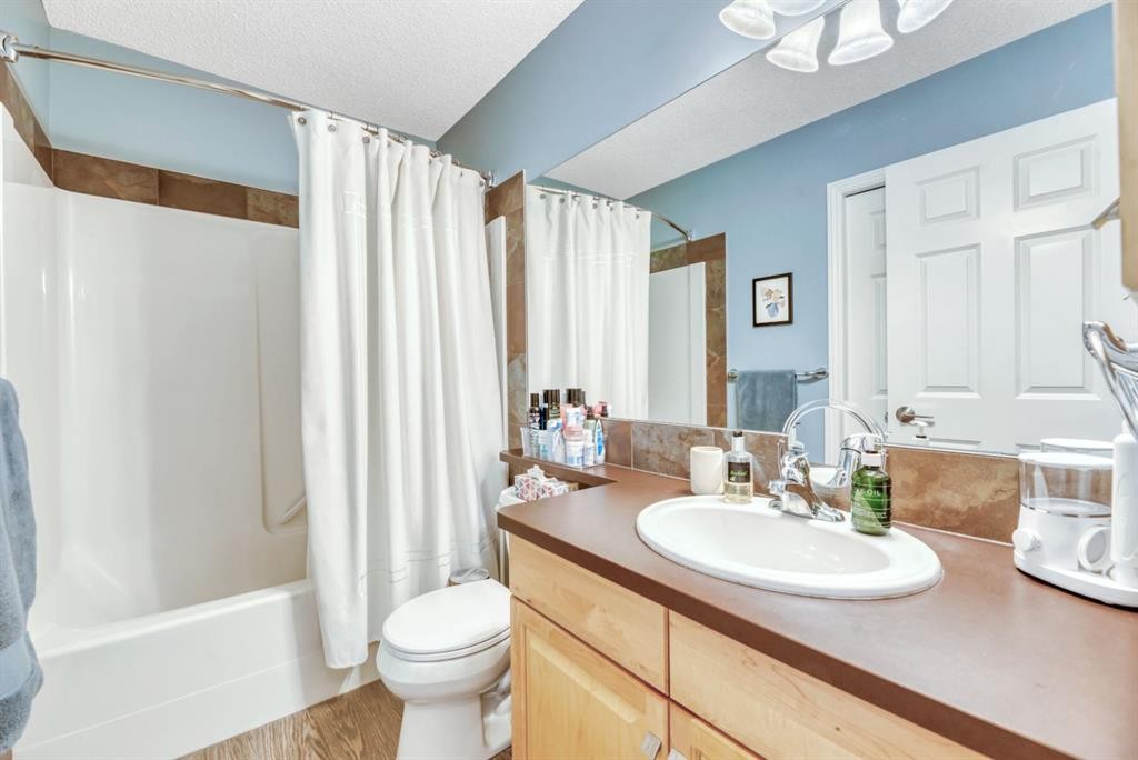 250 Prestwick Close Se, Calgary, AB - Indoor Photo Showing Bathroom
