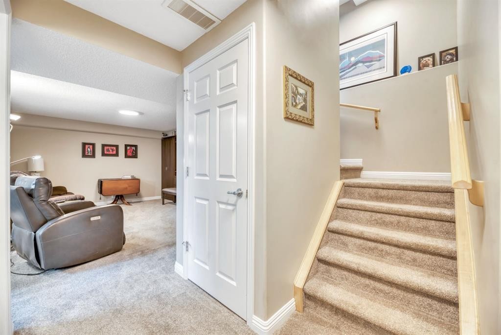 250 Prestwick Close Se, Calgary, AB - Indoor