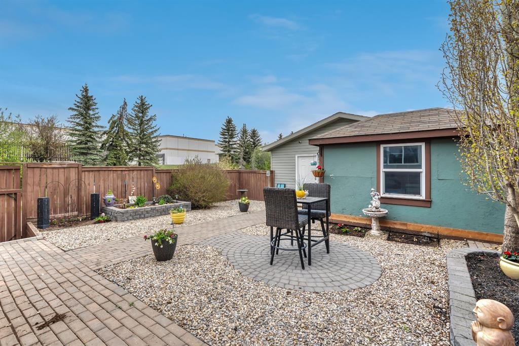 250 Prestwick Close Se, Calgary, AB - Outdoor