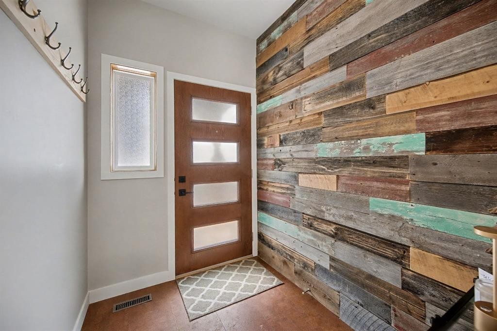 921 Lawrence Grassi Ridge, Canmore, AB - Indoor Photo Showing Other Room