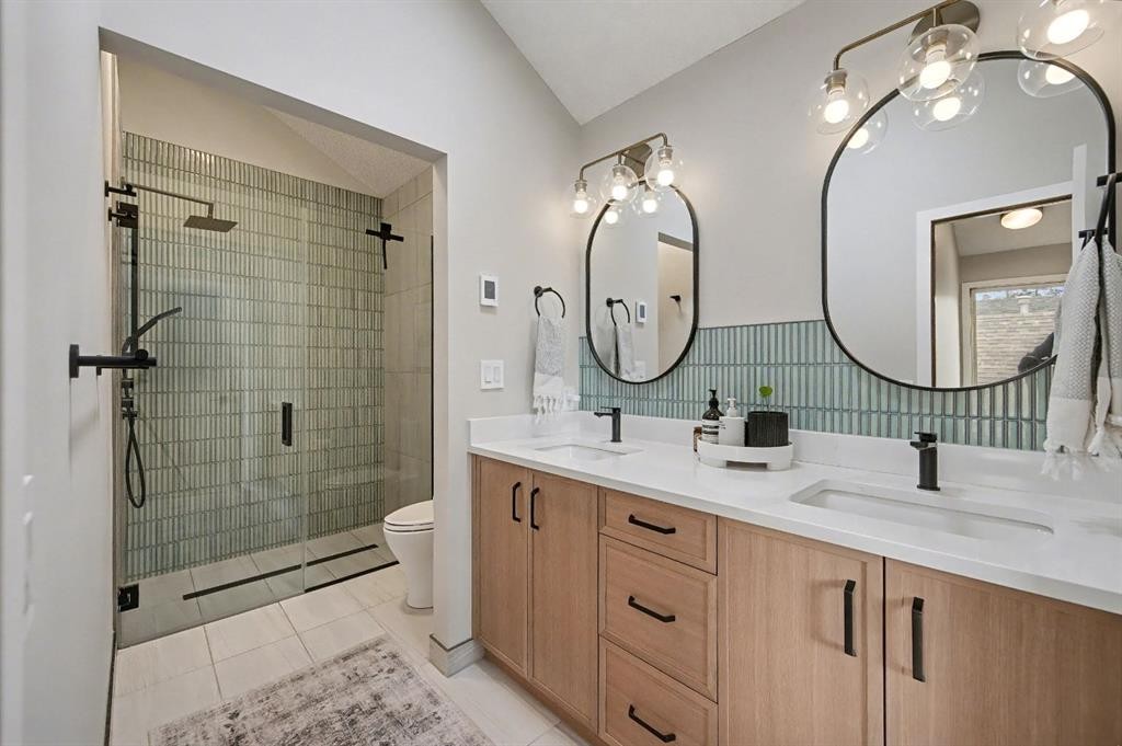 921 Lawrence Grassi Ridge, Canmore, AB - Indoor Photo Showing Bathroom
