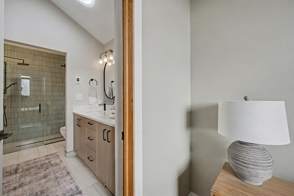 921 Lawrence Grassi Ridge, Canmore, AB - Indoor Photo Showing Bathroom