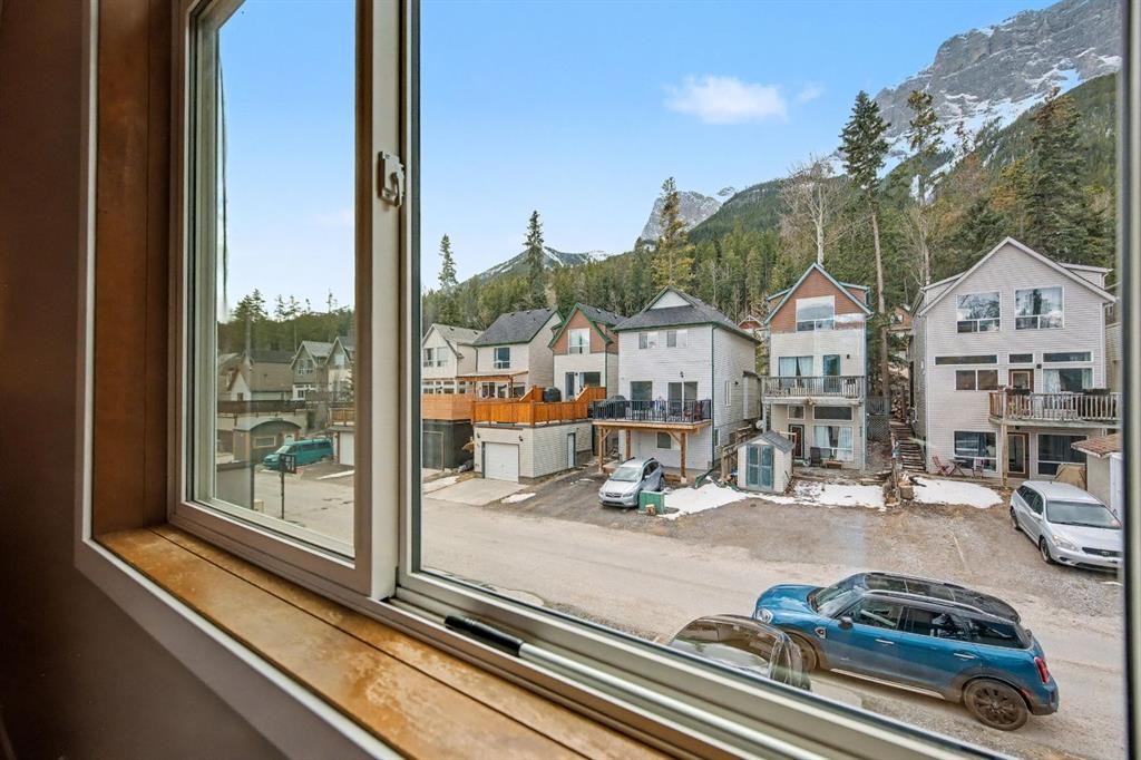 921 Lawrence Grassi Ridge, Canmore, AB -