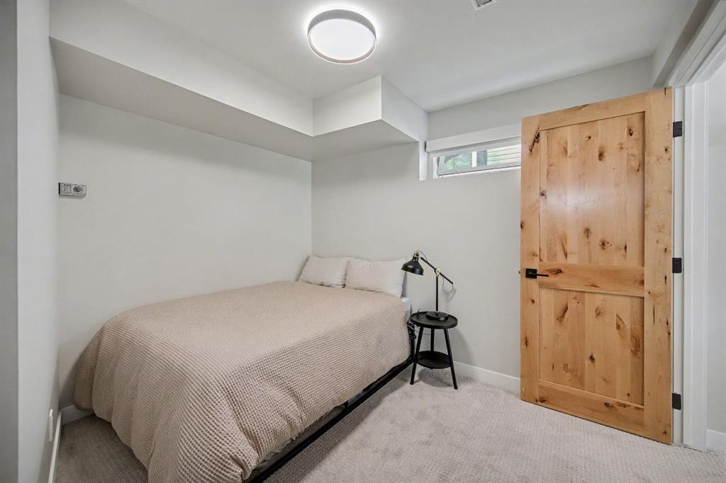 921 Lawrence Grassi Ridge, Canmore, AB - Indoor Photo Showing Bedroom