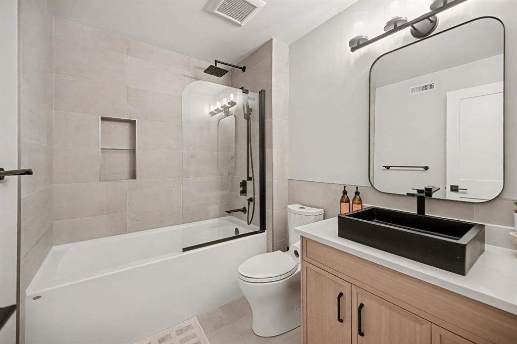 921 Lawrence Grassi Ridge, Canmore, AB - Indoor Photo Showing Bathroom