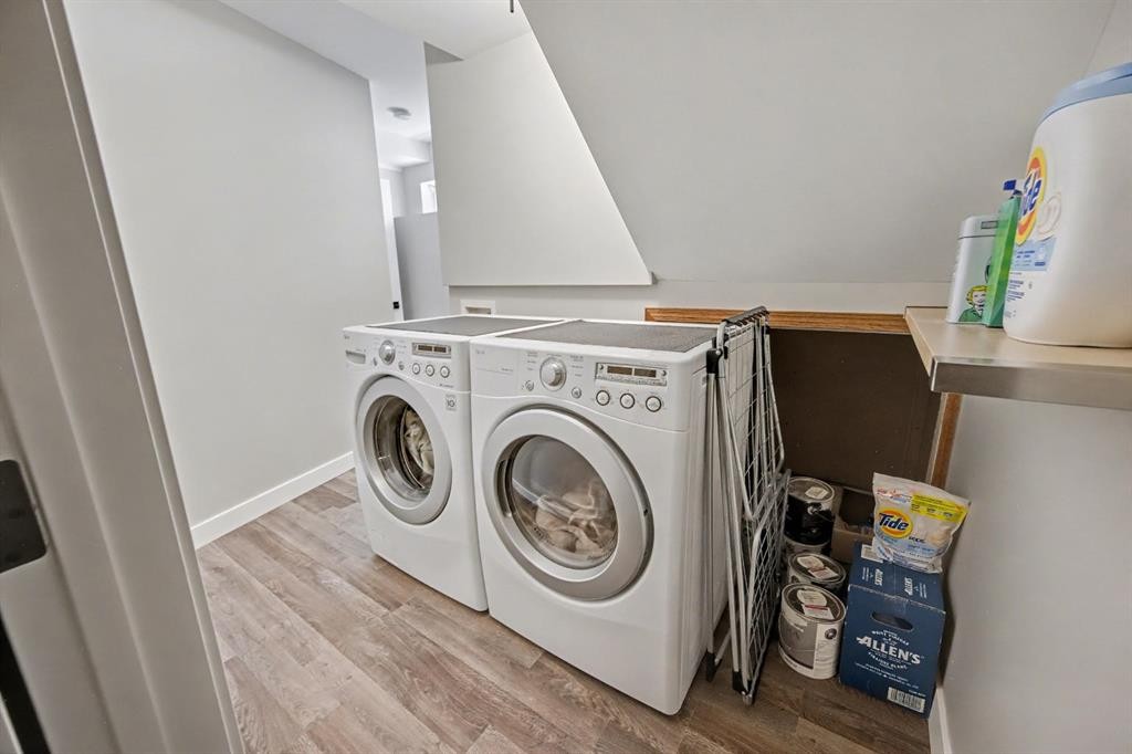 921 Lawrence Grassi Ridge, Canmore, AB - Indoor Photo Showing Laundry Room