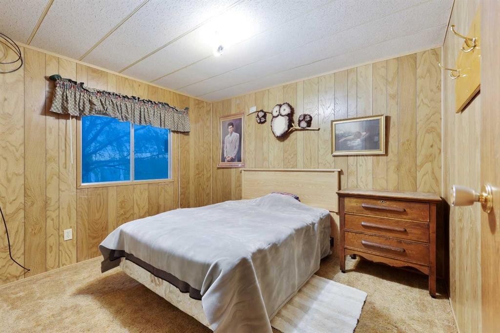 603 Alberta Avenue, Carmangay, AB - Indoor Photo Showing Bedroom