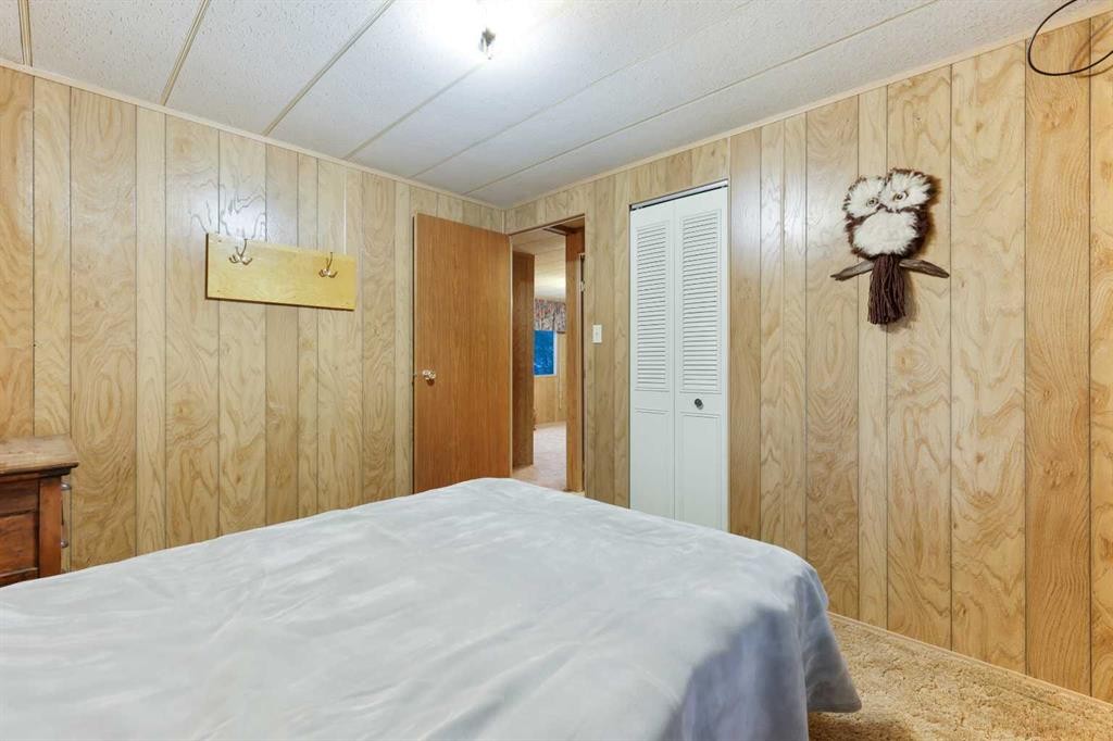 603 Alberta Avenue, Carmangay, AB - Indoor Photo Showing Bedroom