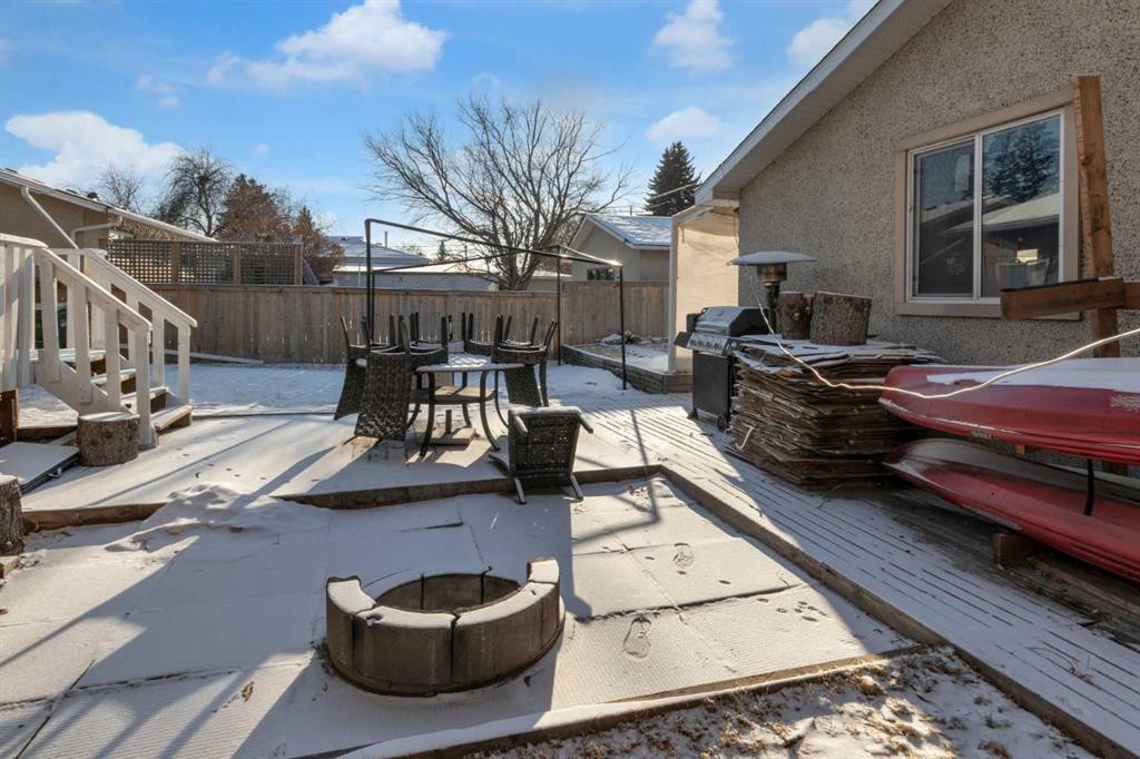 2231 39 Street Se, Calgary, AB - Outdoor