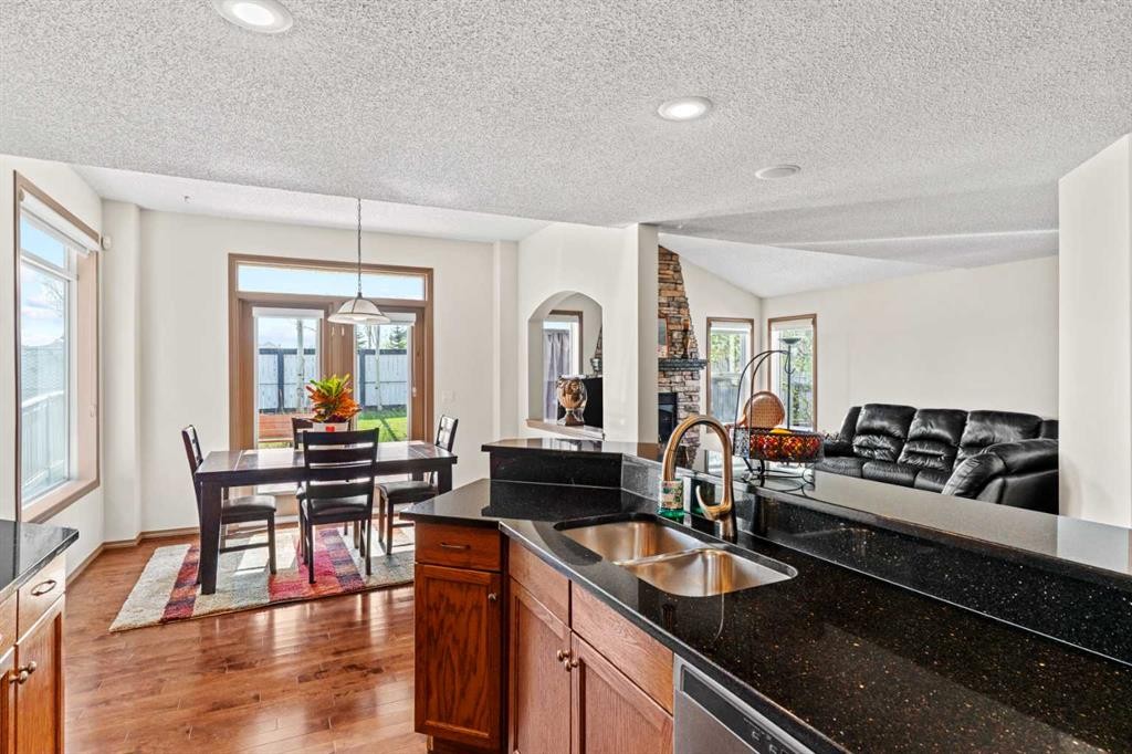 90 New Brighton Manor Se, Calgary, AB - Indoor Photo Showing Kitchen With Double Sink