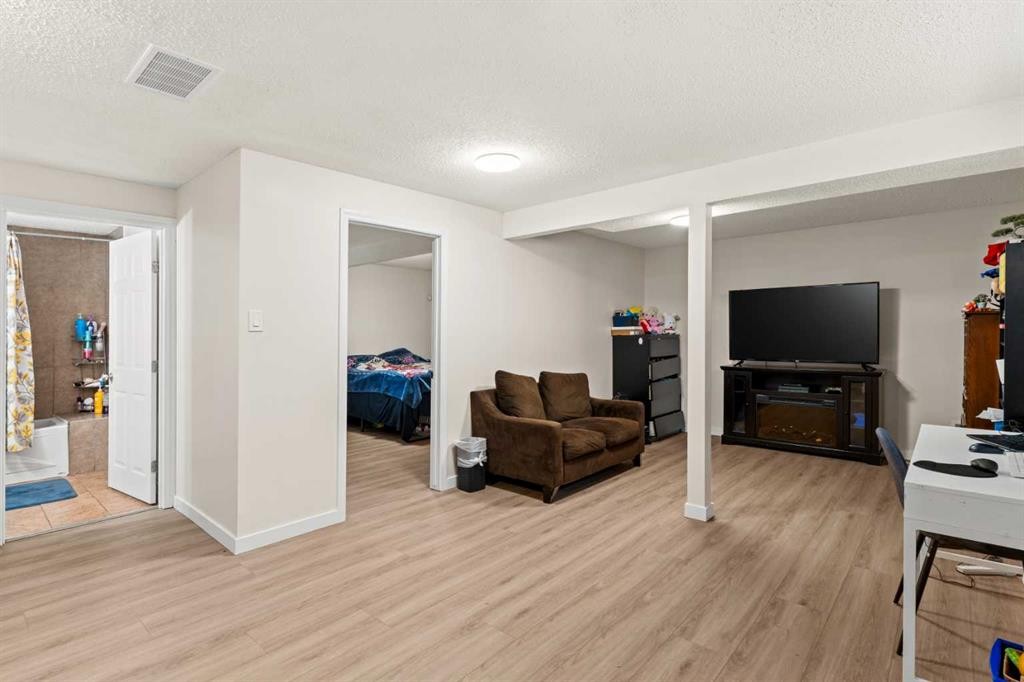 90 New Brighton Manor Se, Calgary, AB - Indoor