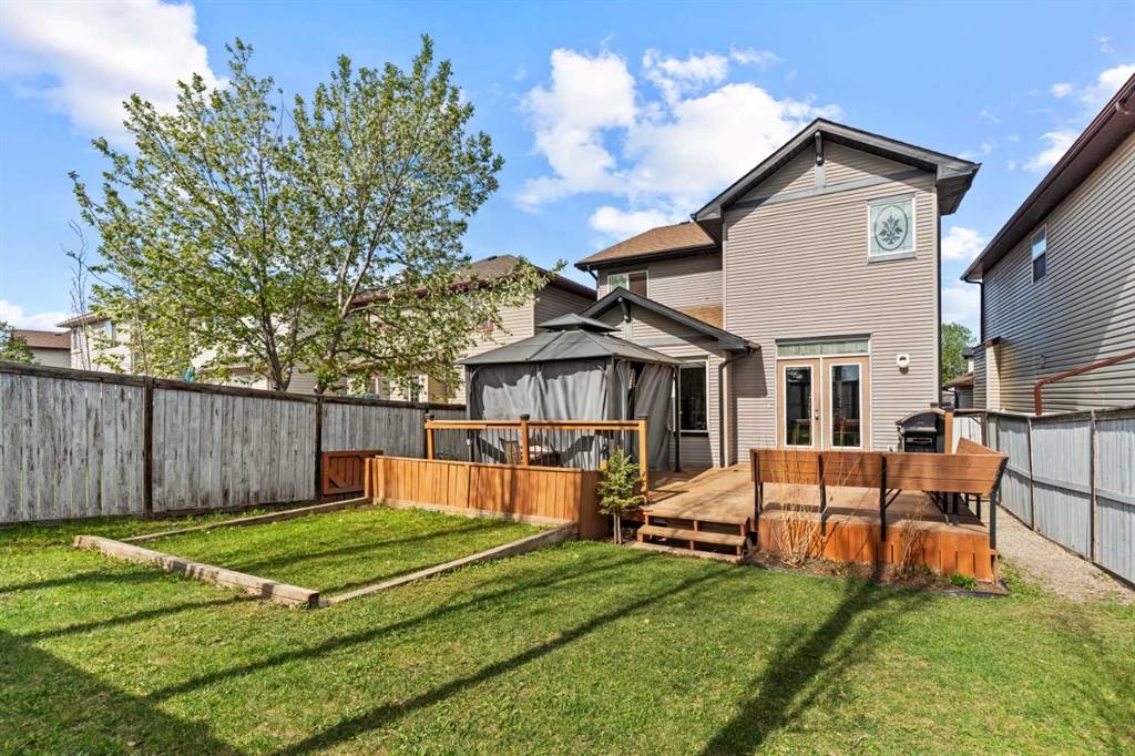 90 New Brighton Manor Se, Calgary, AB - Outdoor