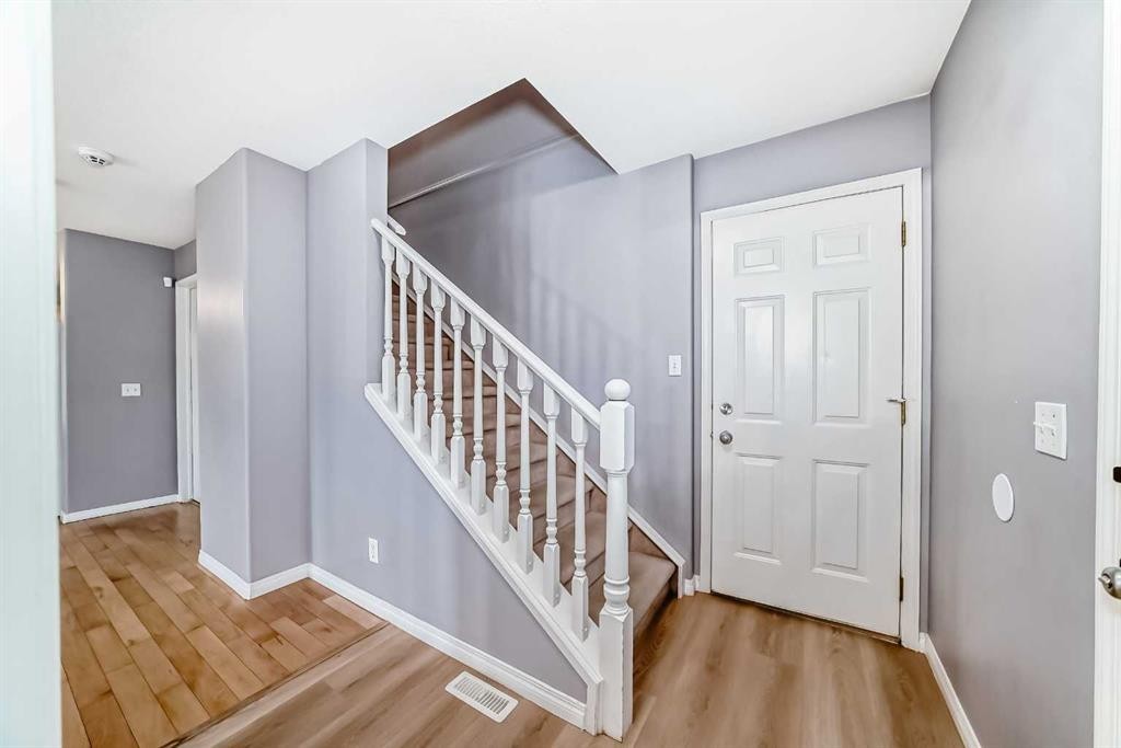 156 Simcoe Place Sw, Calgary, AB - Indoor Photo Showing Other Room