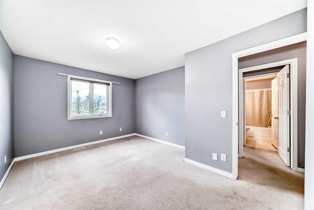 156 Simcoe Place Sw, Calgary, AB - Indoor Photo Showing Other Room