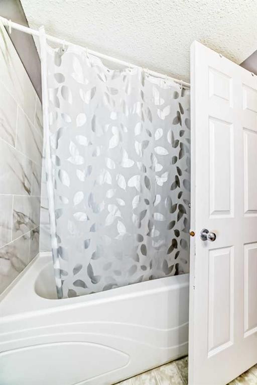 156 Simcoe Place Sw, Calgary, AB - Indoor Photo Showing Bathroom