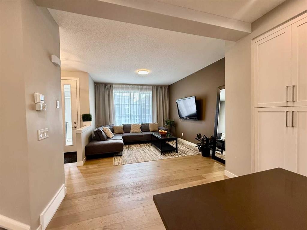 399 Sora Boulevard Se, Calgary, AB - Indoor